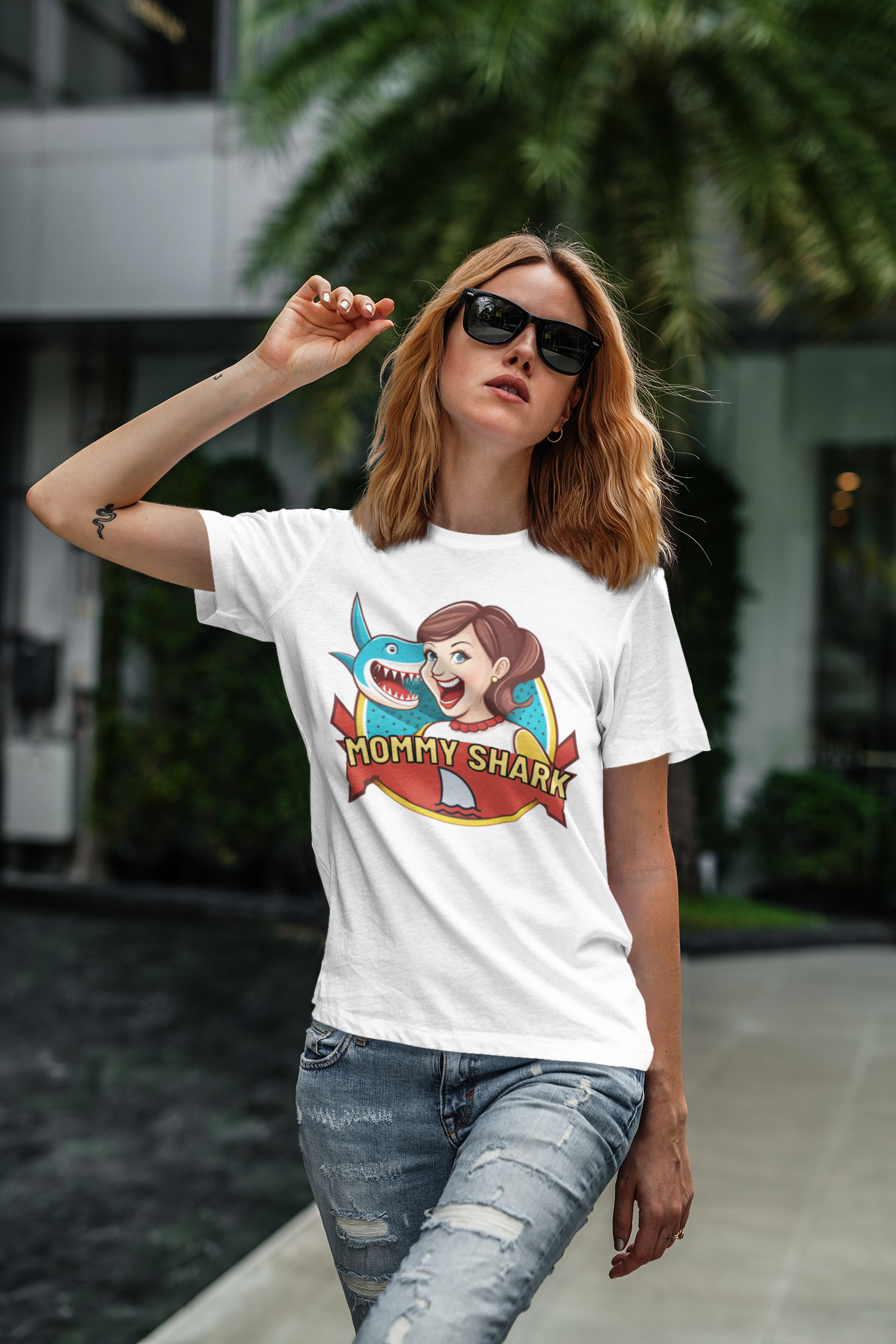 Mommy Shark Unisex t-shirt